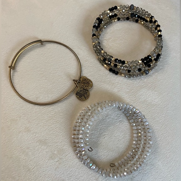 Bracelet bundle - Picture 2 of 5